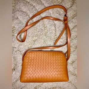Elegant Tan Woven Crossbody Bag